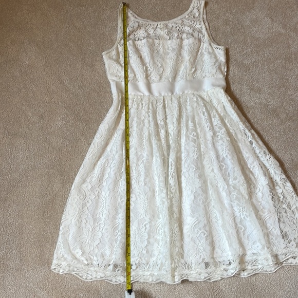 Beautiful, white lace dress, altered state, size medium - Picture 10 of 10